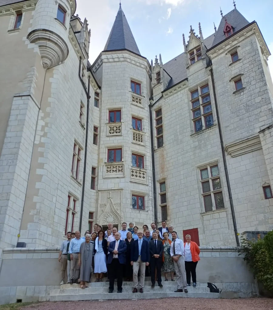 Destination Napoléon aux Rencontres nationales des Itinéraires culturels en France 4 Photo groupe chateau web